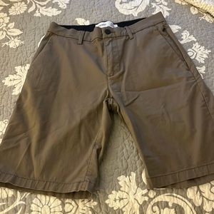 Old Navy 28w Ultimate Tech Slim Built in Flex shorts EUC